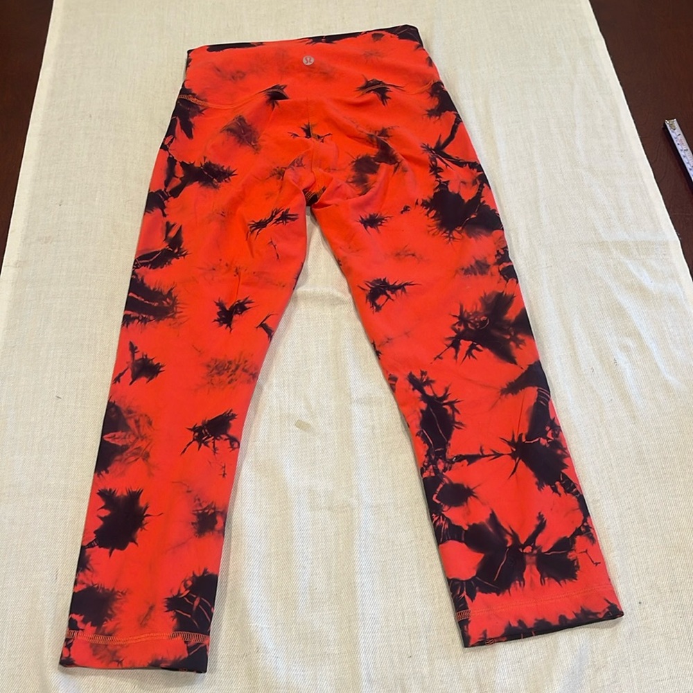 B2017 Lululemon Leggings see pics for size